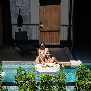 Akra Collection - Hideaway Strand Layan